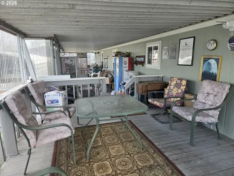 428 S State Street Sutherlin OR 97479