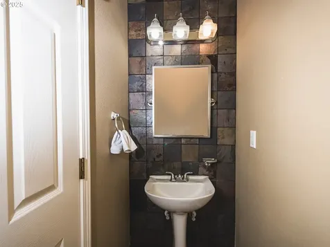 2505 NW 124th Street Vancouver WA 98685