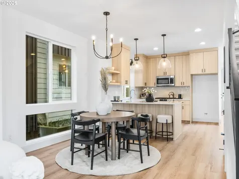 8206 SW 46th Avenue Portland OR 97219