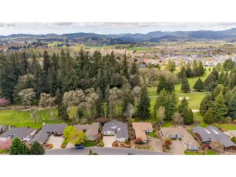 1827 NW Doral Street Mcminnville OR 97128