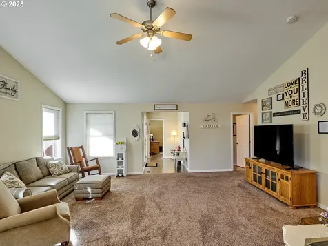 695 N Juniper Court Canby OR 97013
