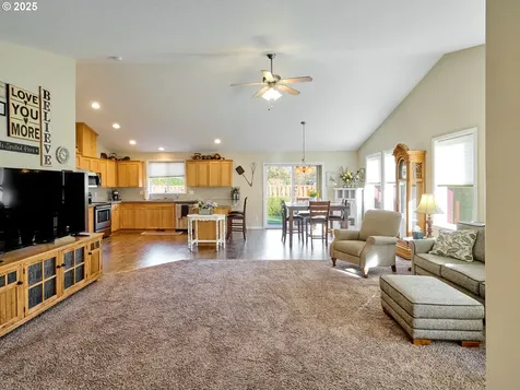 695 N Juniper Court Canby OR 97013