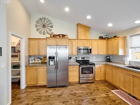 695 N Juniper Court Canby OR 97013