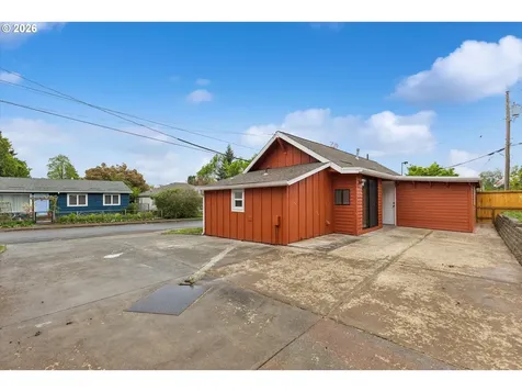 8305 SE Schiller Street Portland OR 97266