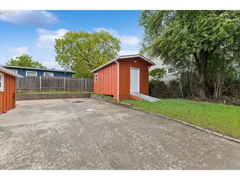 8305 SE Schiller Street Portland OR 97266
