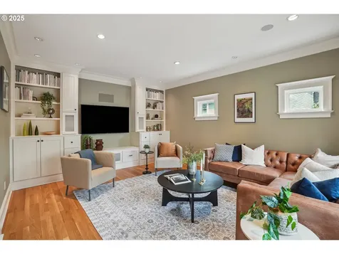 466 NE Hazelfern Place Portland OR 97232