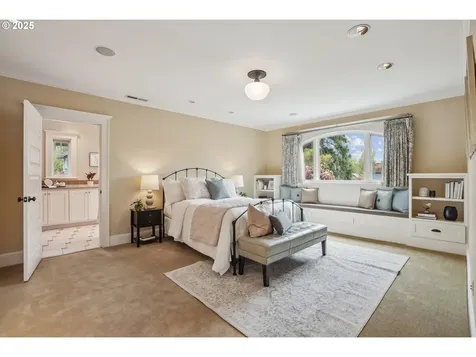 466 NE Hazelfern Place Portland OR 97232