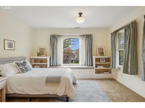 466 NE Hazelfern Place Portland OR 97232
