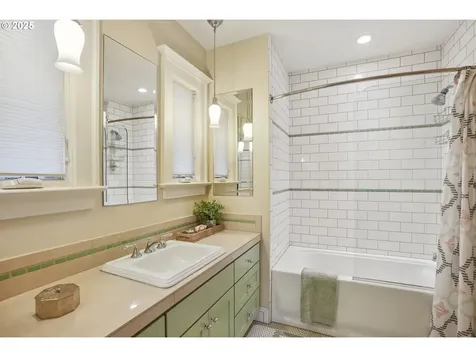 466 NE Hazelfern Place Portland OR 97232