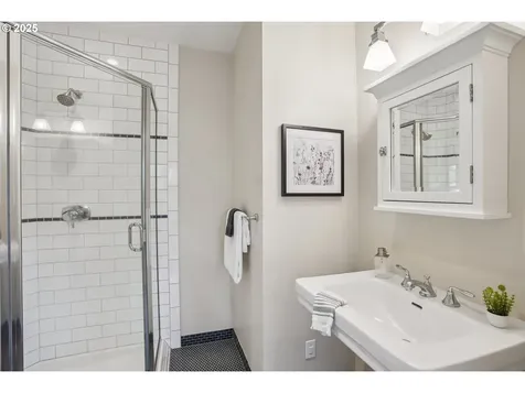466 NE Hazelfern Place Portland OR 97232