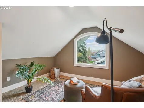 466 NE Hazelfern Place Portland OR 97232