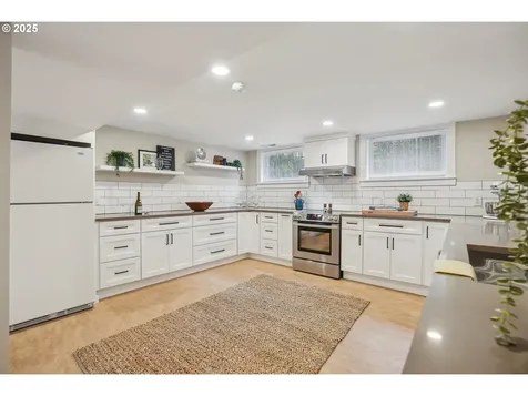 466 NE Hazelfern Place Portland OR 97232