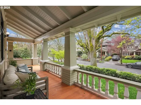 466 NE Hazelfern Place Portland OR 97232