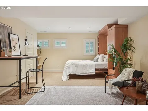 466 NE Hazelfern Place Portland OR 97232