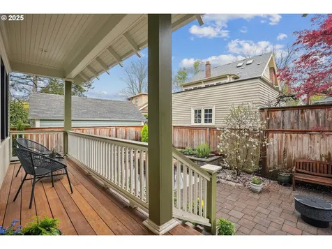 466 NE Hazelfern Place Portland OR 97232