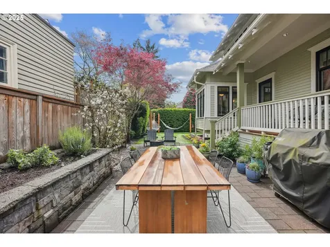 466 NE Hazelfern Place Portland OR 97232