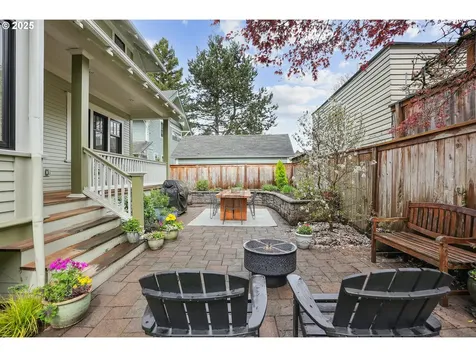 466 NE Hazelfern Place Portland OR 97232