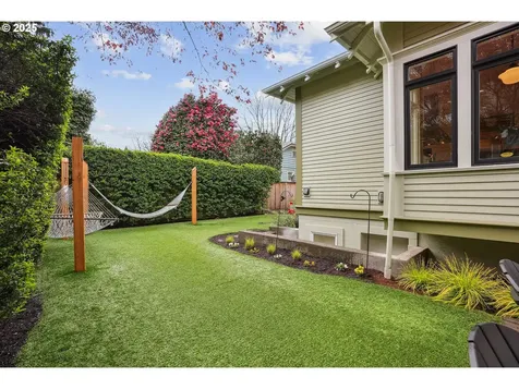 466 NE Hazelfern Place Portland OR 97232