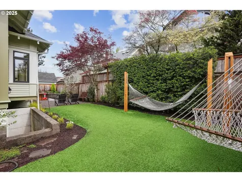 466 NE Hazelfern Place Portland OR 97232