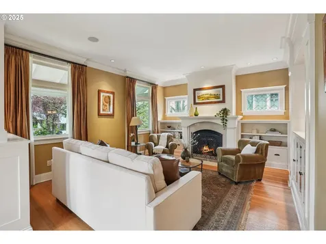 466 NE Hazelfern Place Portland OR 97232