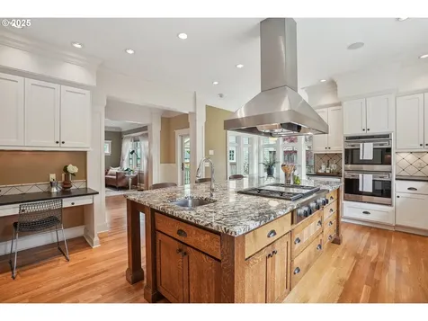 466 NE Hazelfern Place Portland OR 97232
