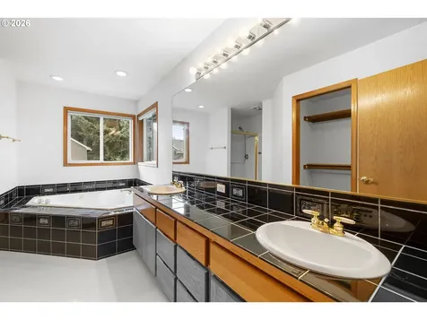 2321 NE Estate Drive Hillsboro OR 97124