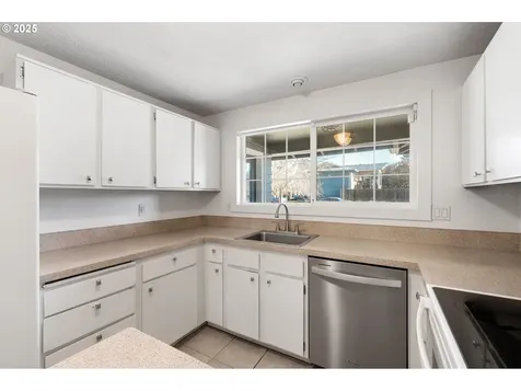 813 N Marie Avenue Newberg OR 97132