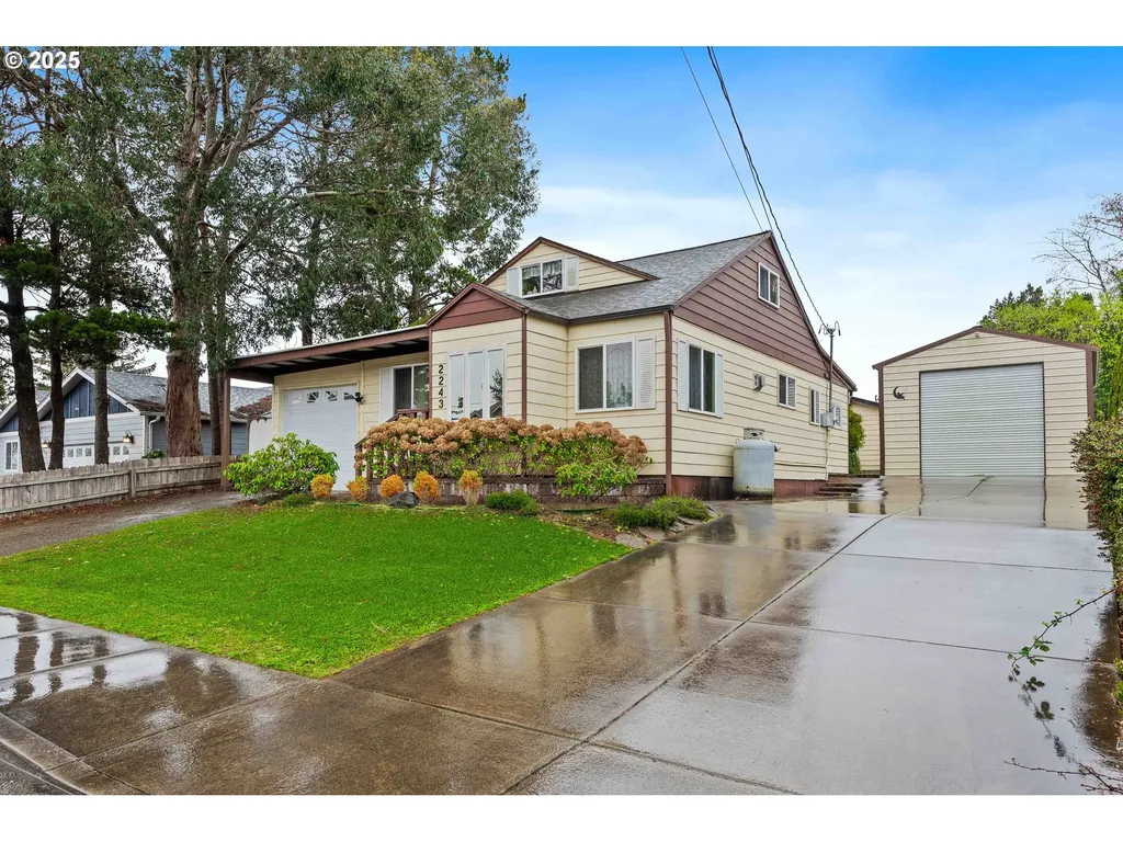 2243 17th Street North Bend OR 97459