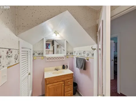 2243 17th Street North Bend OR 97459