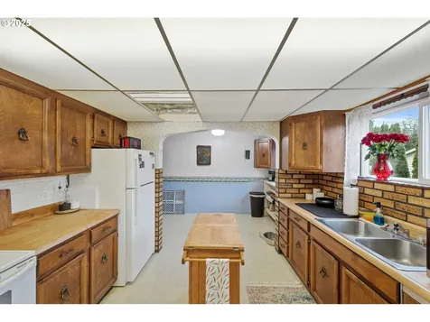 2243 17th Street North Bend OR 97459
