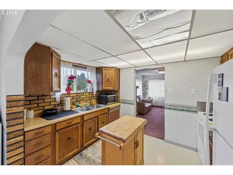 2243 17th Street North Bend OR 97459