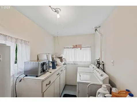 2243 17th Street North Bend OR 97459