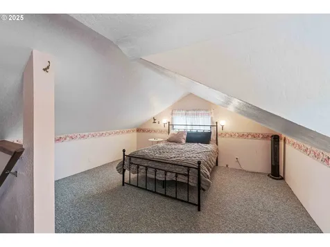 2243 17th Street North Bend OR 97459