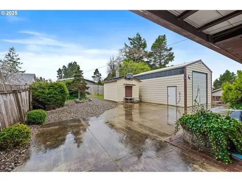 2243 17th Street North Bend OR 97459