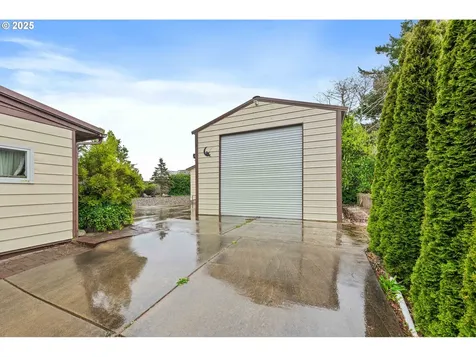 2243 17th Street North Bend OR 97459