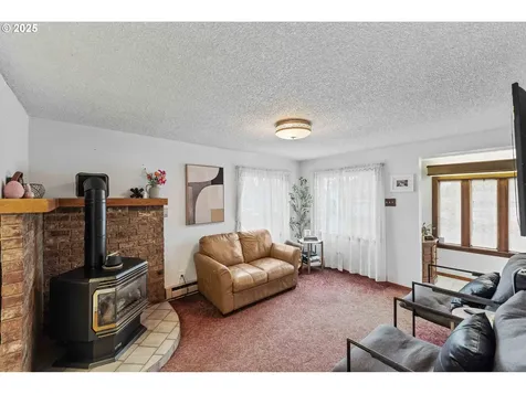 2243 17th Street North Bend OR 97459