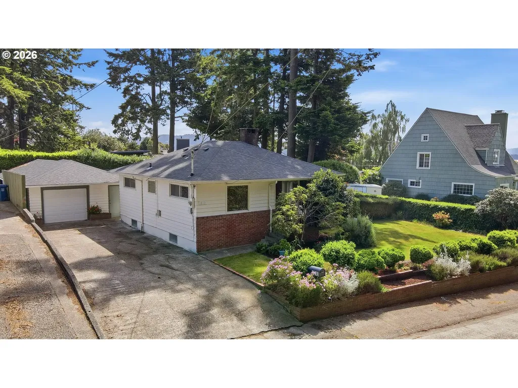 1313 Bayview Street North Bend OR 97459