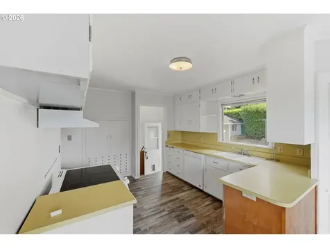 1313 Bayview Street North Bend OR 97459