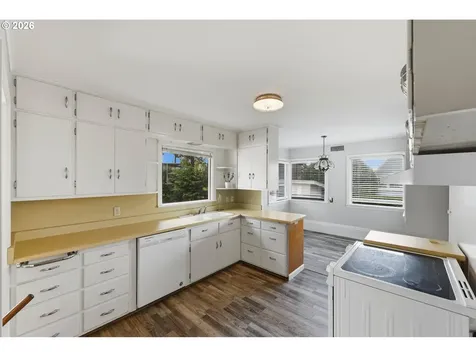 1313 Bayview Street North Bend OR 97459
