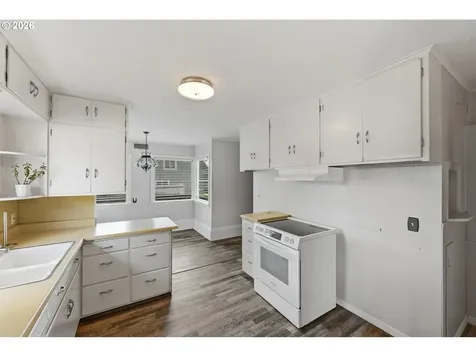 1313 Bayview Street North Bend OR 97459