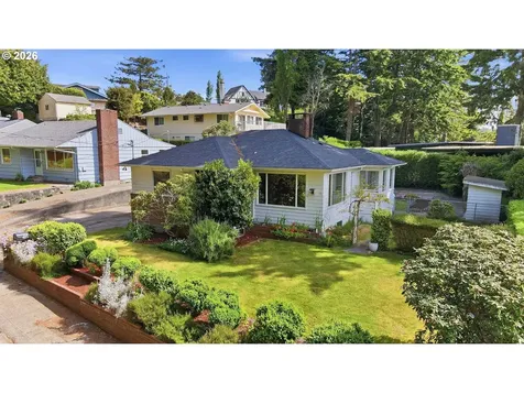 1313 Bayview Street North Bend OR 97459