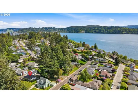 1313 Bayview Street North Bend OR 97459