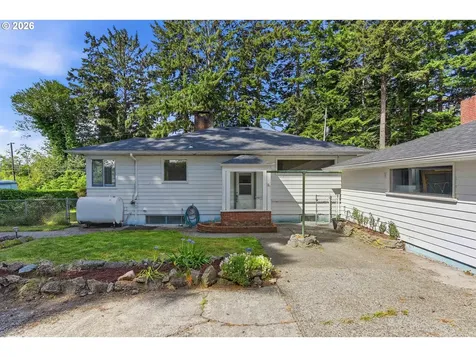 1313 Bayview Street North Bend OR 97459