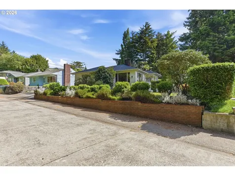 1313 Bayview Street North Bend OR 97459