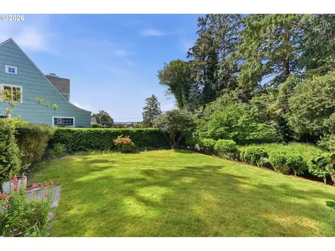 1313 Bayview Street North Bend OR 97459