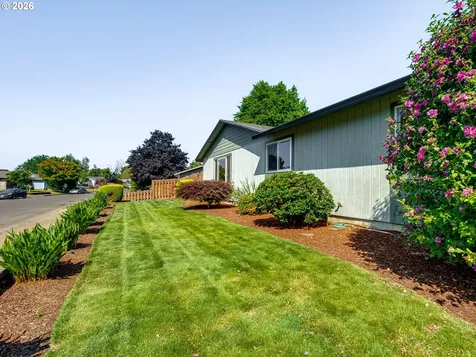1635 SE Queenborough Court Mcminnville OR 97128