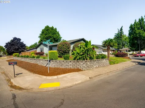 1635 SE Queenborough Court Mcminnville OR 97128