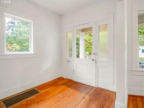 1557 N Skidmore Street Portland OR 97217