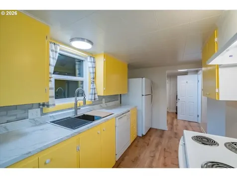 805/815 4th Avenue Sweet Home OR 97386