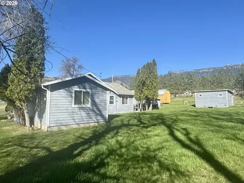 1107 Jasper Street Cove OR 97824
